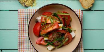 Ελληνική σαλάτα με ανθότυρο